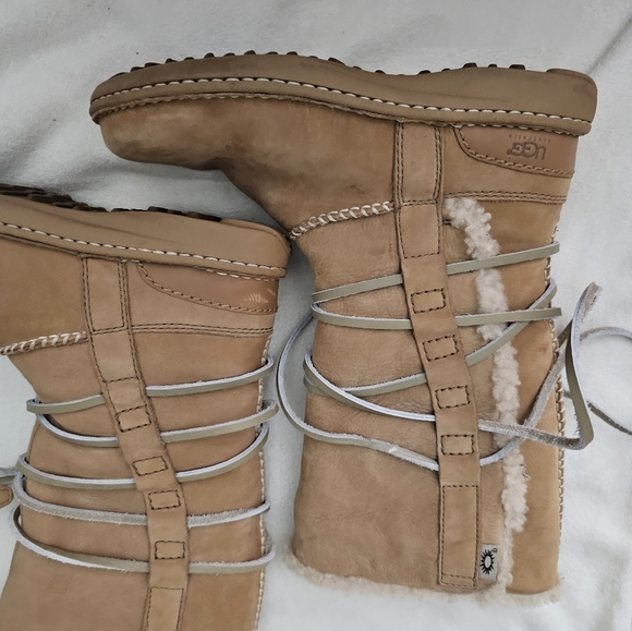 UGG Australia Catalina Tan Leather Lace Up Boot With Sheepskin Size 7 - Picture 3 of 16